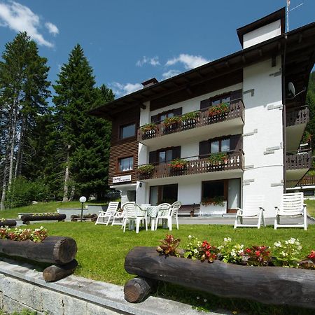 Garni Bucaneve Madonna Buitenkant foto