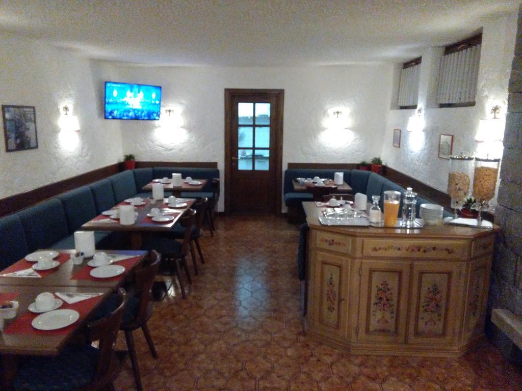 Garni Bucaneve Madonna Buitenkant foto
